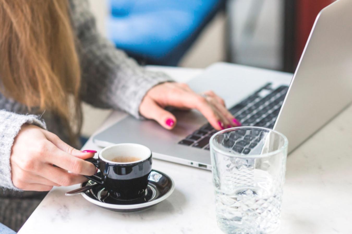 Student engaged in online learning session
